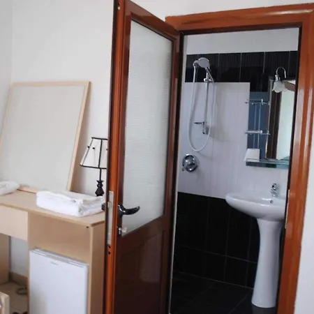 Adrian Hotel *