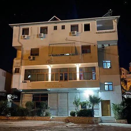 Adrian Hotel Gjirokastër